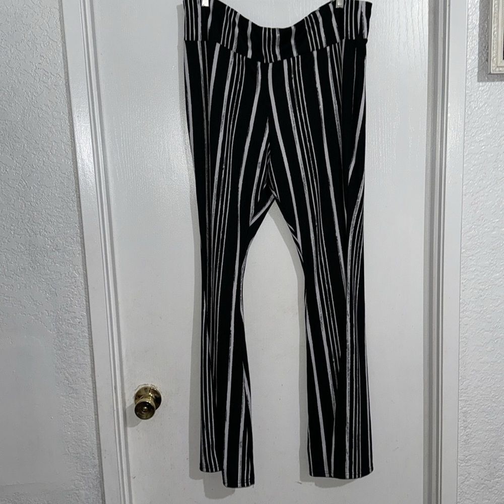 No Boundaries black and white flare leg bootcut pants size XXL 19